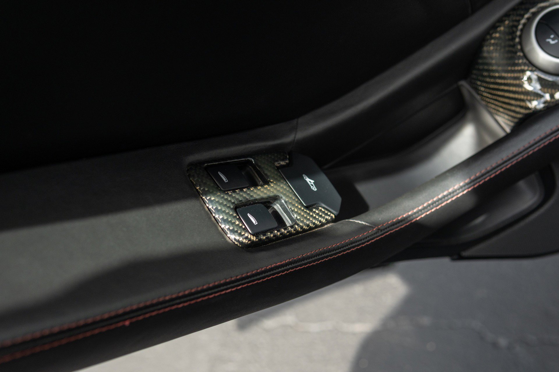 Used 2013 McLaren MP4-12C image 33