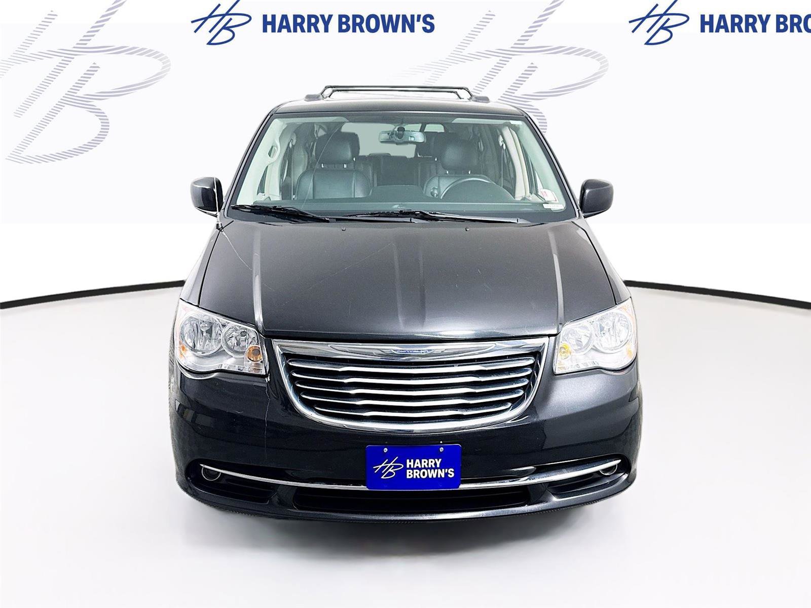 Used 2016 Chrysler Town & Country Touring image 27