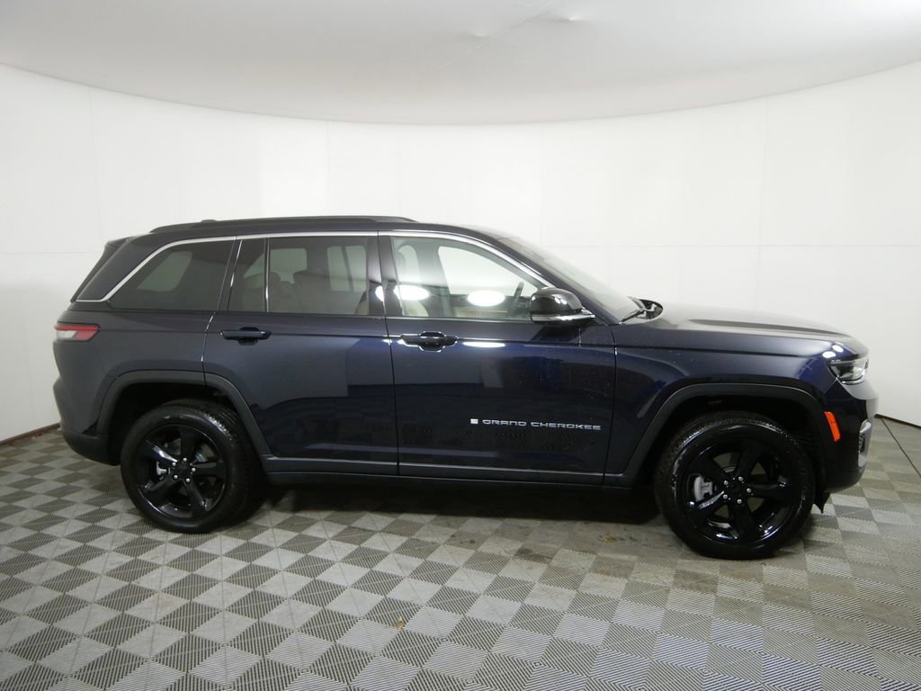 Used 2024 Jeep Grand Cherokee Limited 4xe w/ Luxury Tech Group II image 2
