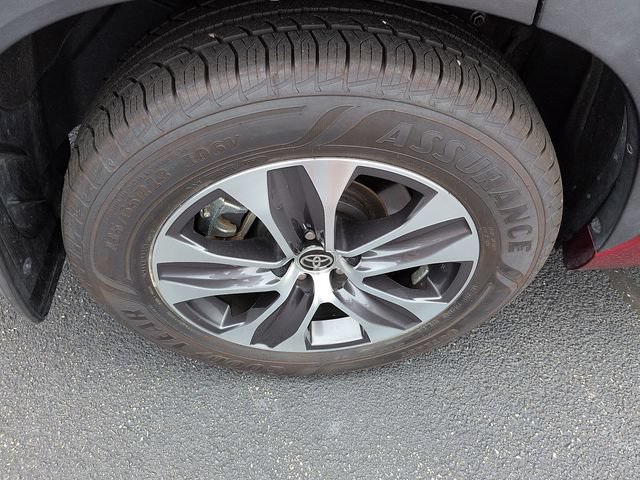 Used 2020 Toyota Highlander XLE AWD/4WD image 9