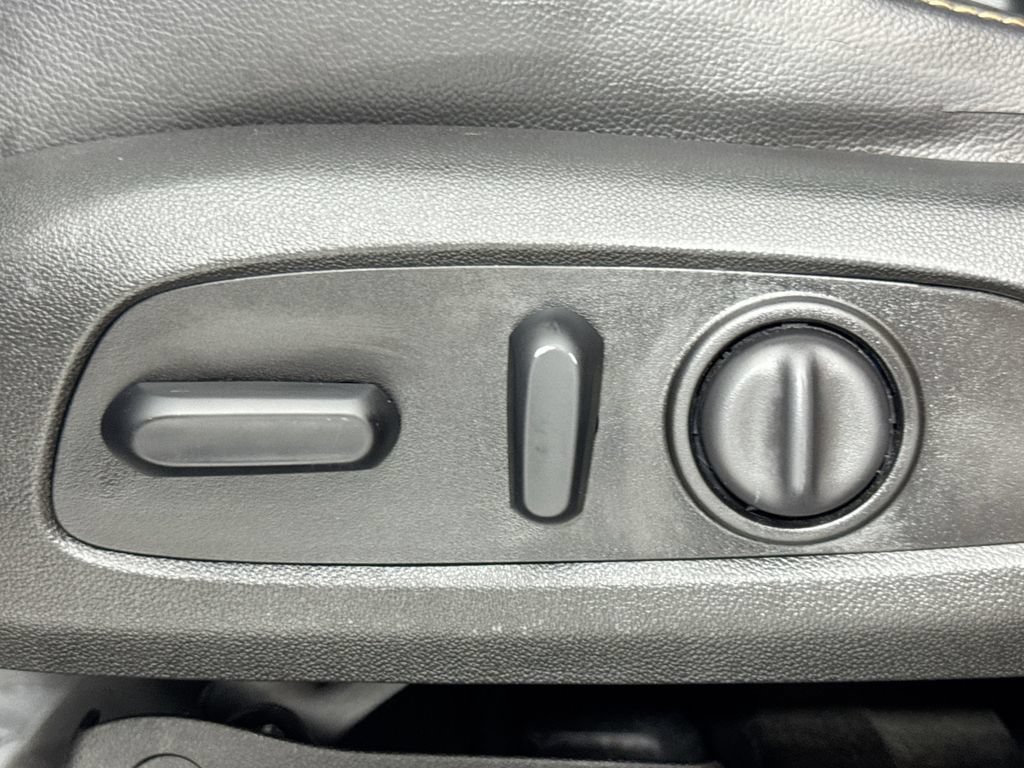Used 2019 Chevrolet Traverse Premier w/ LPO, Blackout Package AWD/4WD image 22