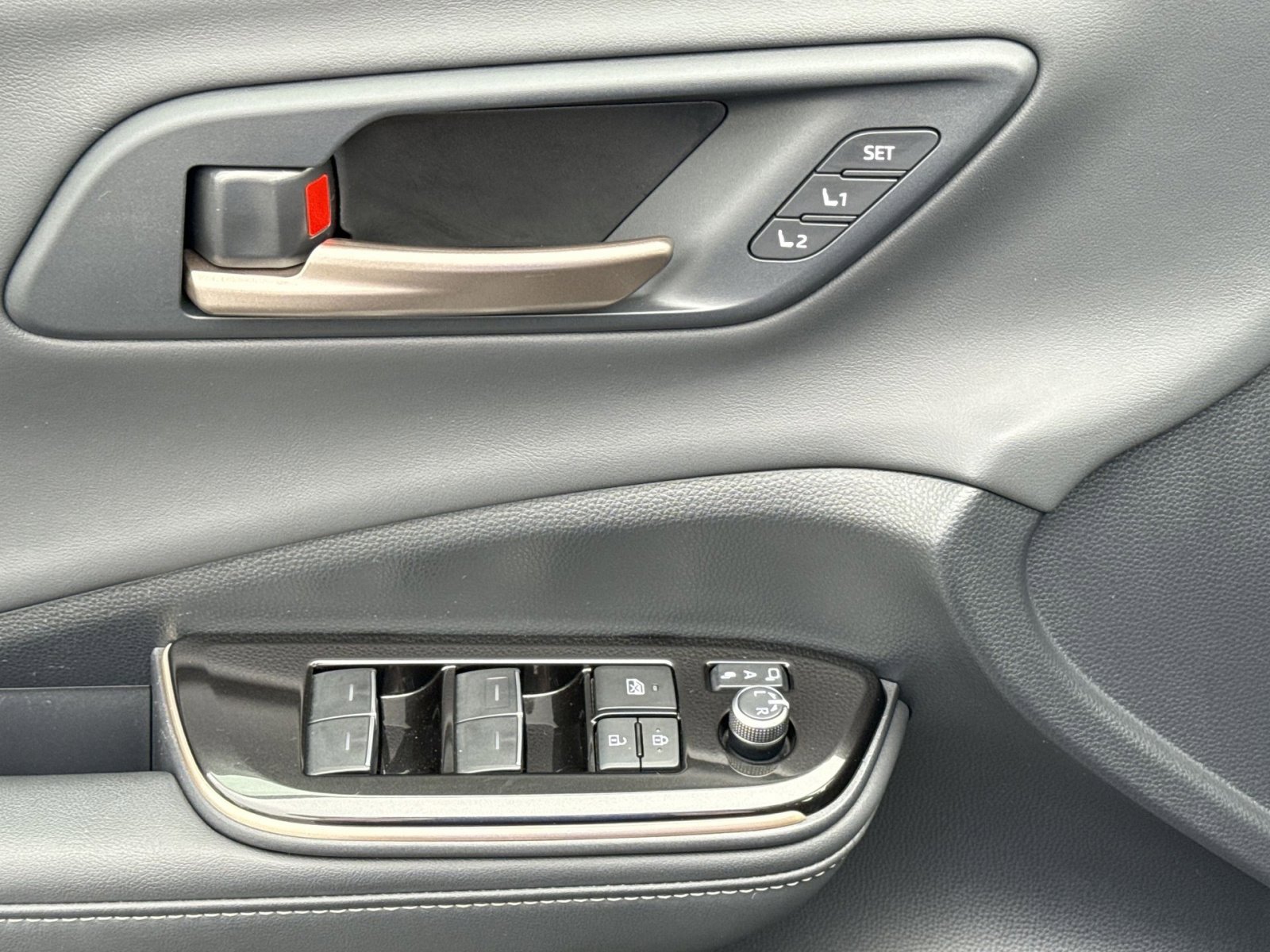 Used 2024 Toyota Crown Limited image 14