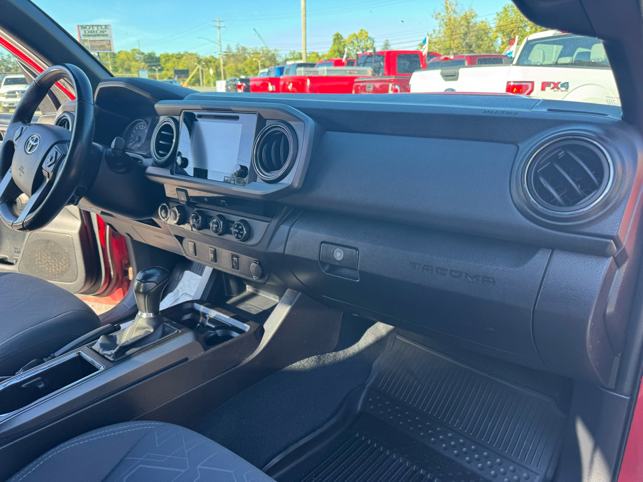 Used 2016 Toyota Tacoma TRD Sport image 19