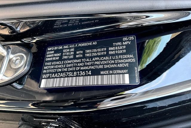 Used 2025 Porsche Macan AWD/4WD image 19