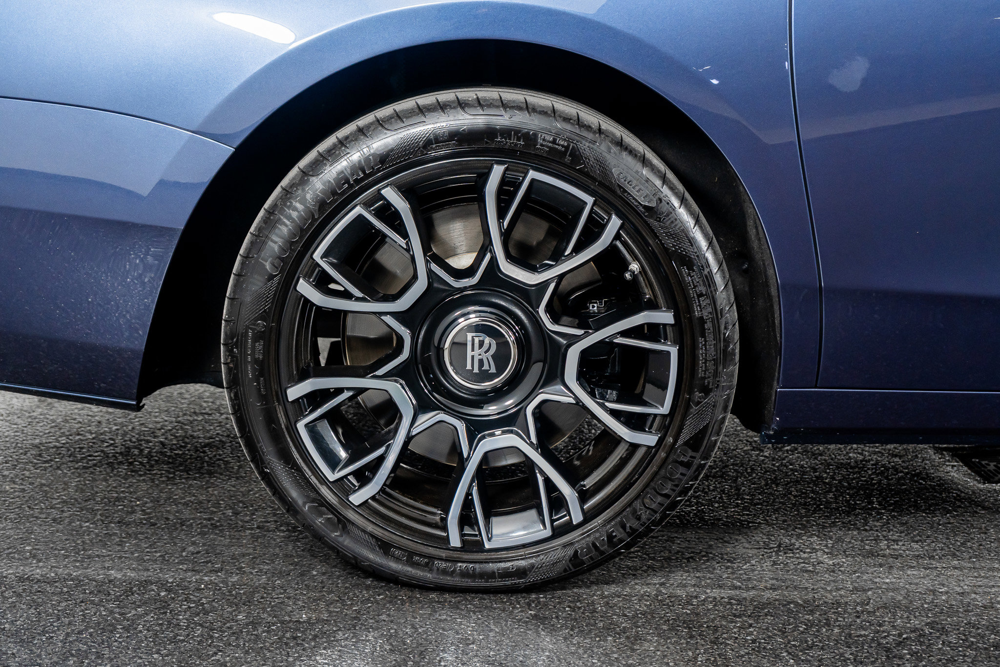 Used 2024 Rolls-Royce Ghost Black Badge w/ Black Badge Ghost Package image 9