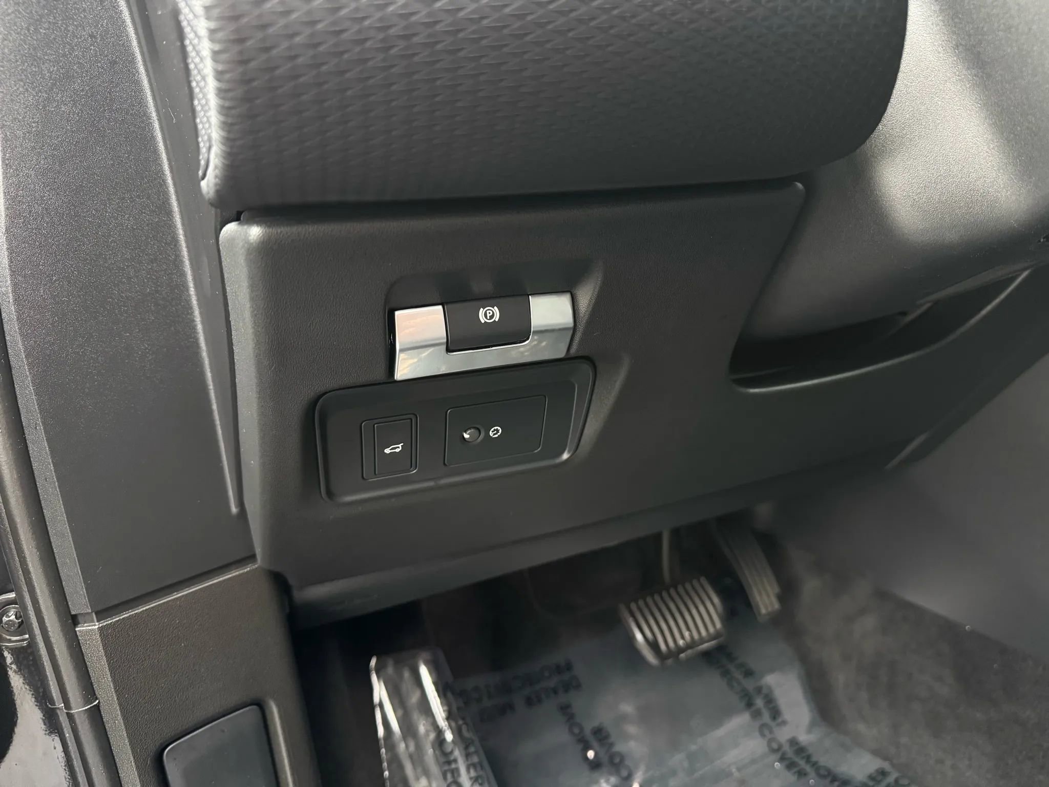 Used 2020 Land Rover Range Rover Evoque S image 32