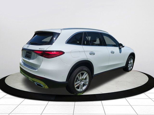 Used 2023 Mercedes-Benz GLC 300 4MATIC image 3
