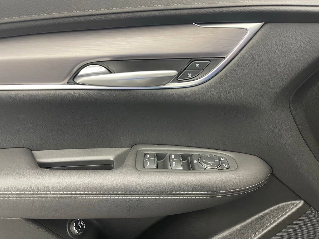 Used 2025 Cadillac XT5 Luxury w/ LPO, Floor Liner Package AWD/4WD image 17
