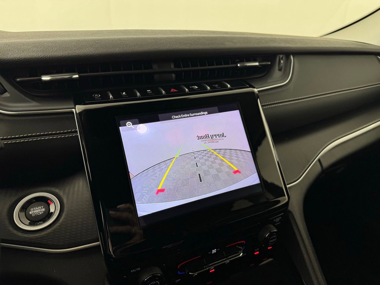 Used 2023 Jeep Grand Cherokee Laredo X image 17