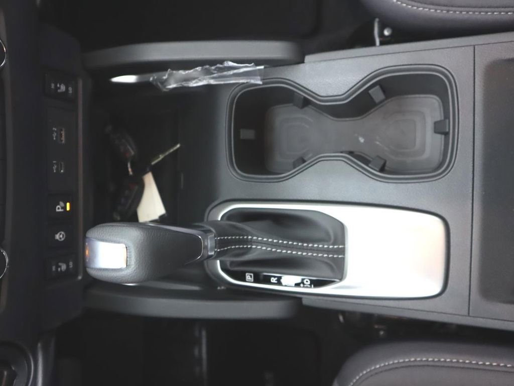 Certified 2024 Nissan Frontier SV w/ SV Convenience Package image 17