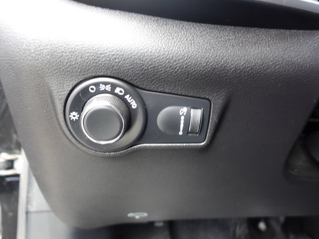Used 2025 Jeep Compass Sport AWD/4WD image 16