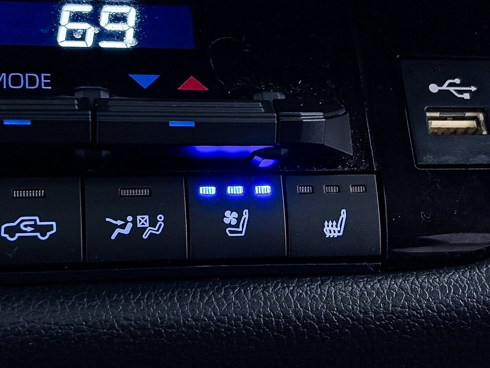 Used 2024 Toyota Tundra Limited image 24