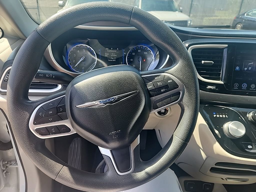 Used 2017 Chrysler Pacifica Touring w/ Tire & Wheel Group image 21