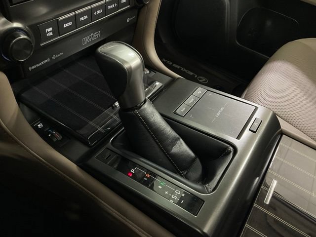 Used 2023 Lexus GX 460 Premium w/ Accessory Package AWD/4WD image 19