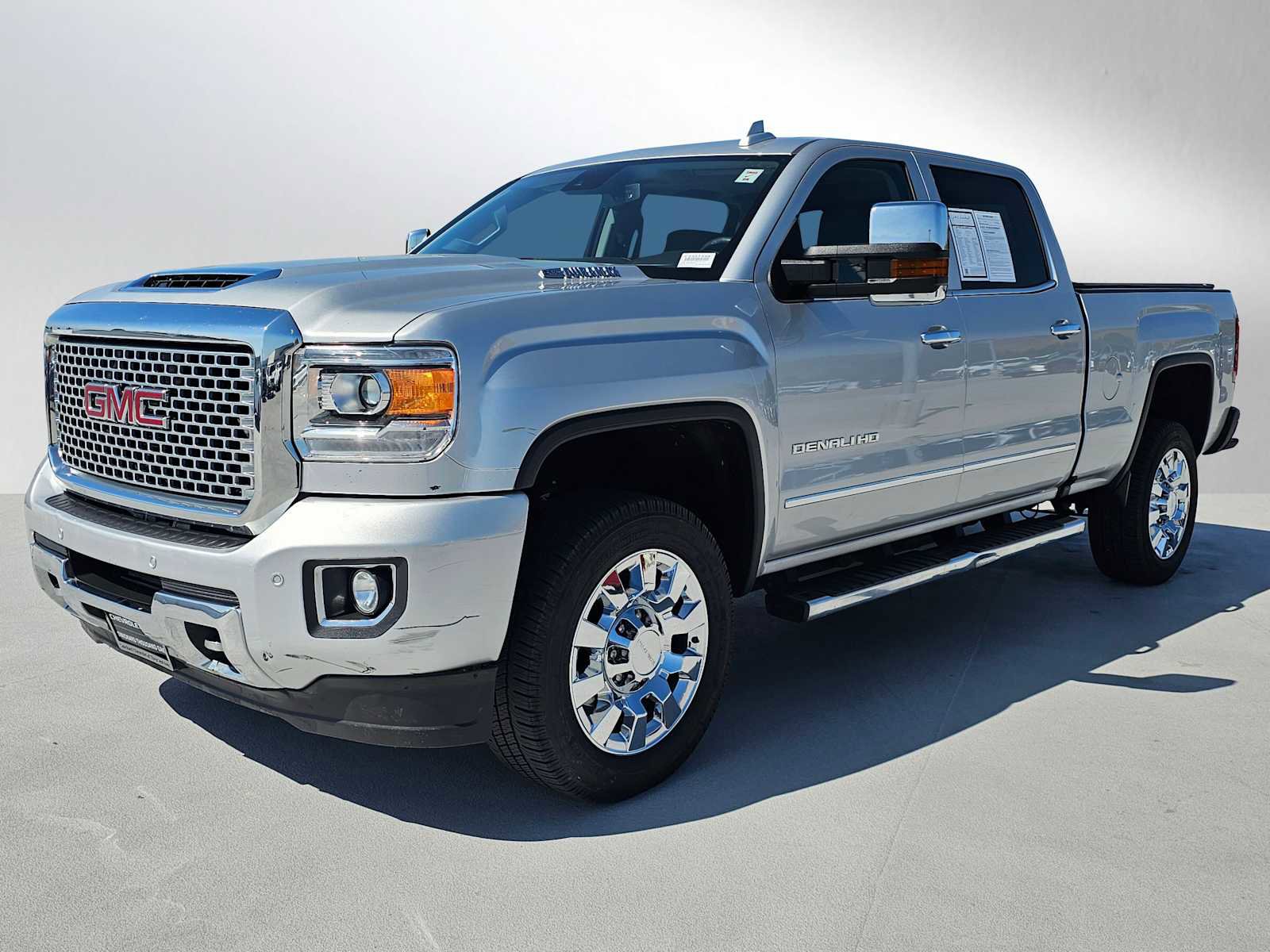Used 2017 GMC Sierra 2500 Denali w/ Duramax Plus Package AWD/4WD image 7