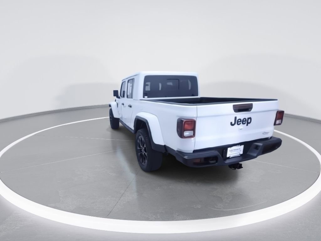 Used 2025 Jeep Gladiator Sport image 2