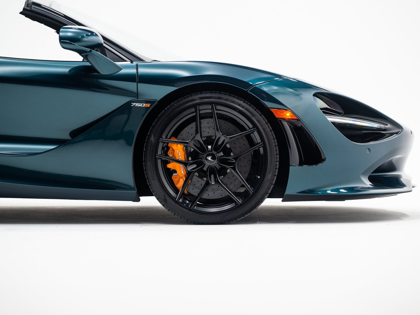 Used 2024 McLaren 750S Spider RWD image 13