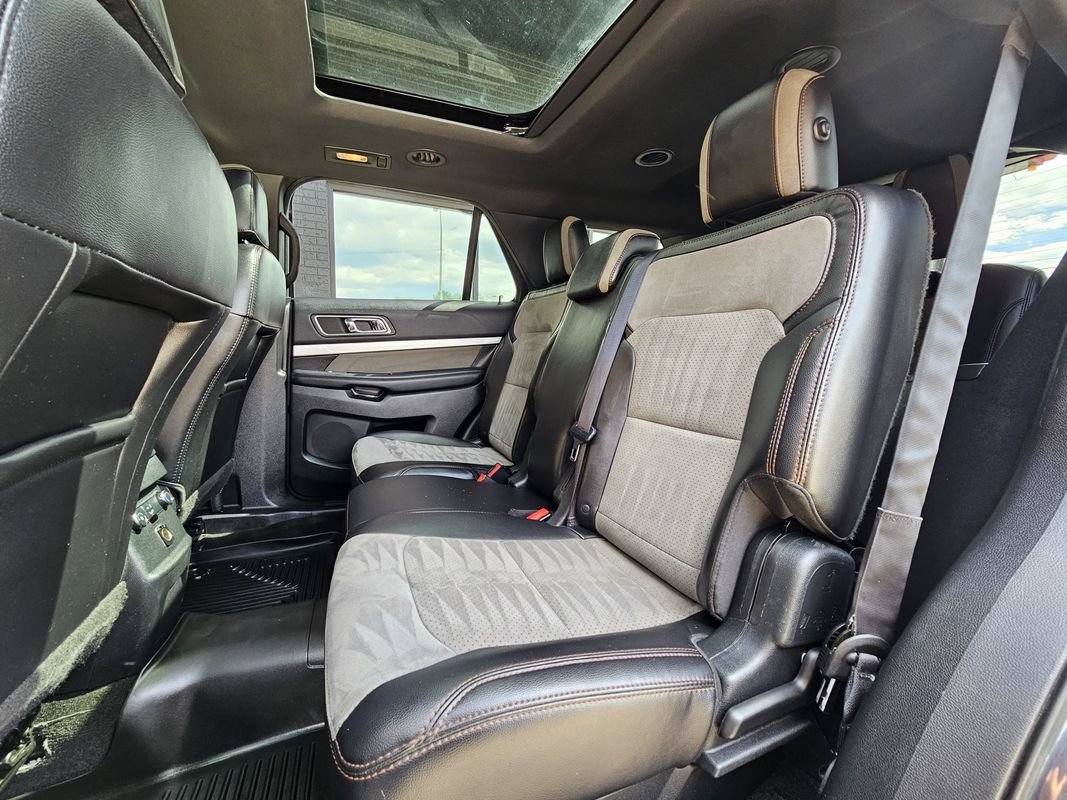 Used 2017 Ford Explorer XLT w/ Equipment Group 202A AWD/4WD image 15