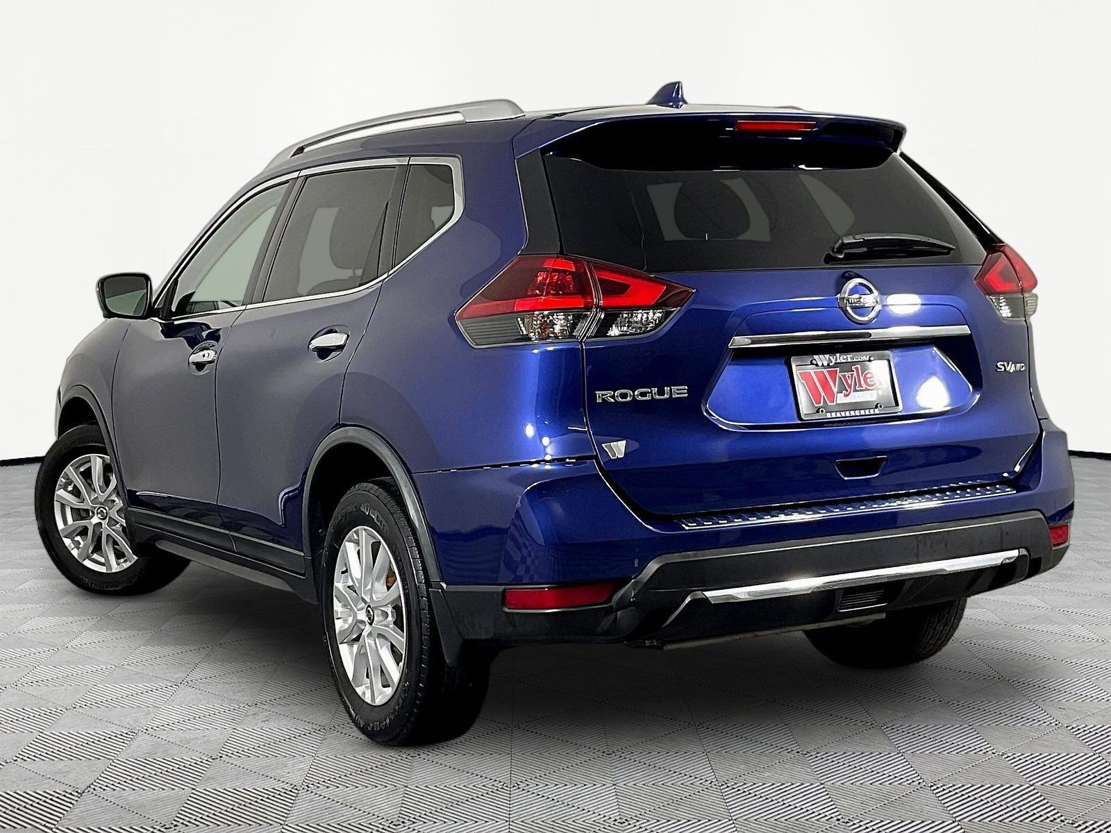 Used 2018 Nissan Rogue SV w/ Premium Package AWD/4WD image 4