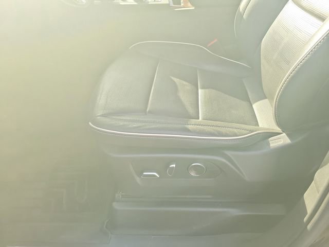 Used 2021 Cadillac Escalade Premium Luxury image 25