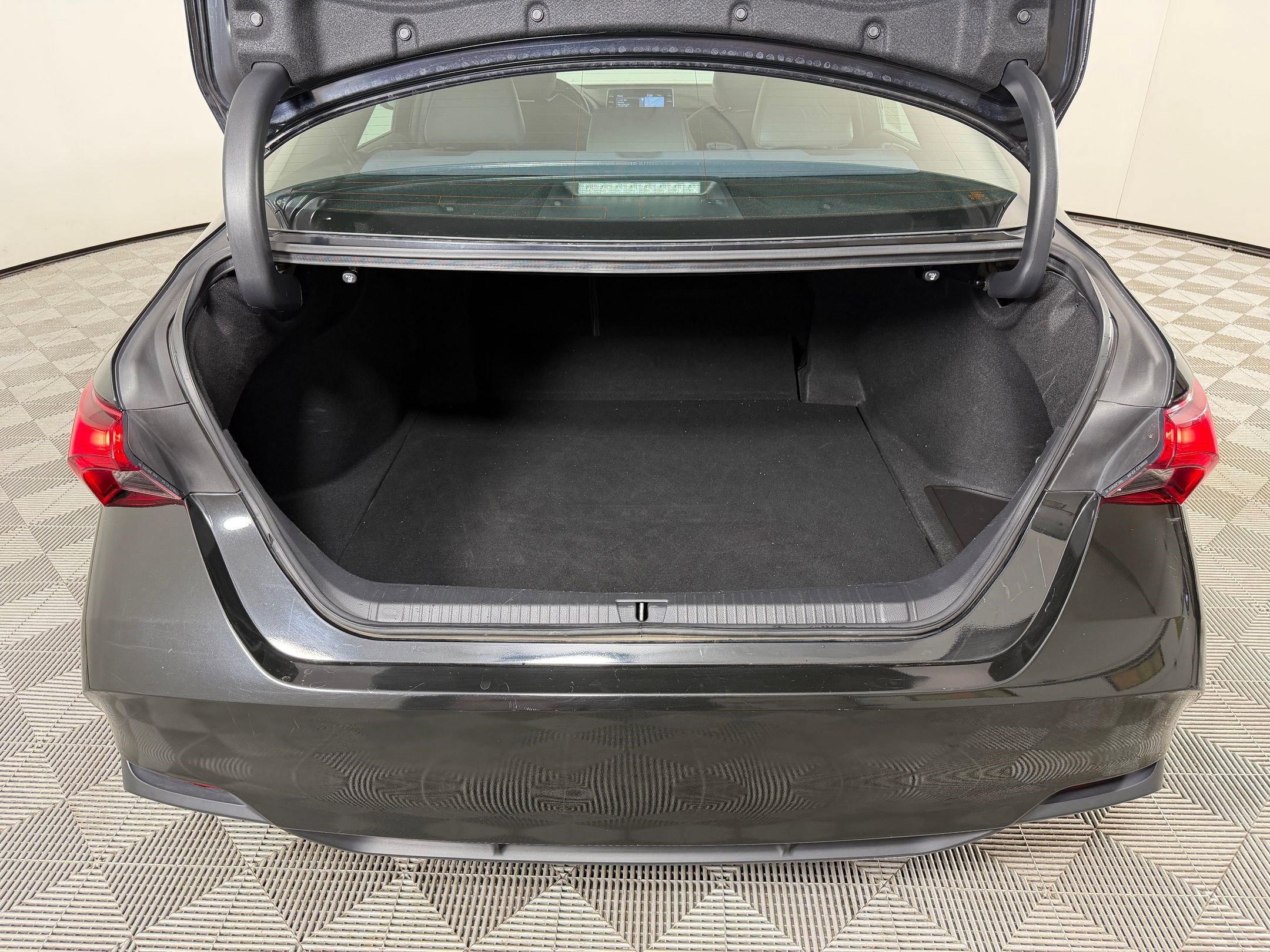 Used 2020 Toyota Avalon XLE w/ Moonroof Package FWD image 30