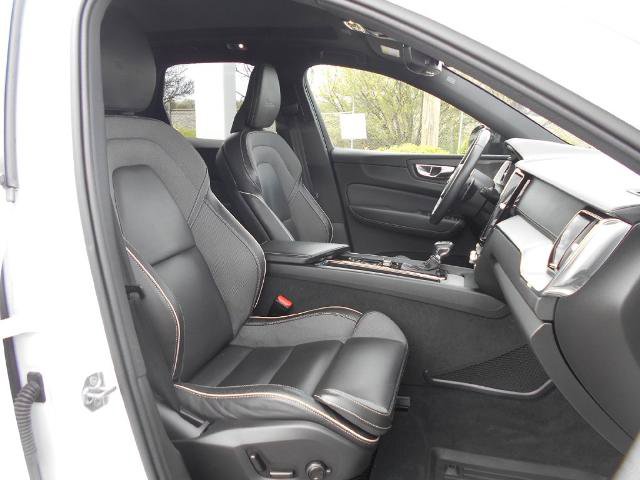 Used 2020 Volvo XC60 T6 R-Design w/ Protection Package Premier AWD/4WD image 17