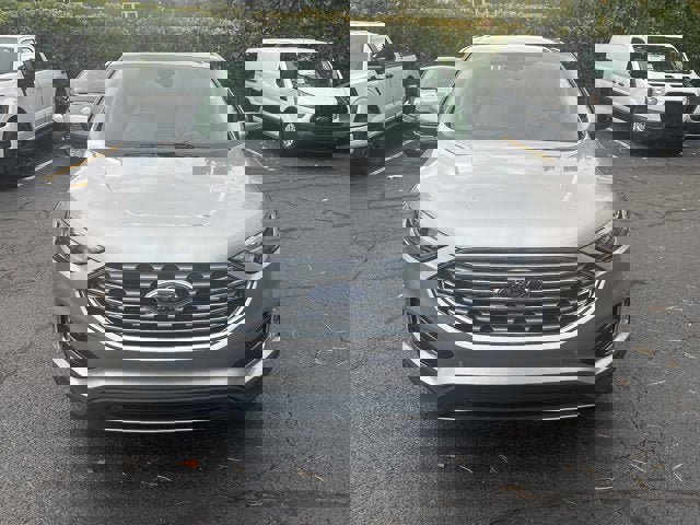 Used 2024 Ford Edge Titanium image 2