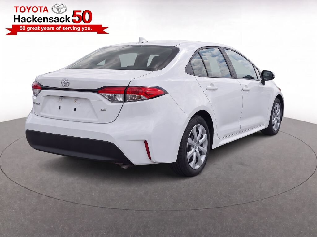 Used 2025 Toyota Corolla LE FWD image 4