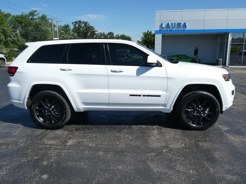 Used 2020 Jeep Grand Cherokee Altitude AWD/4WD image 4
