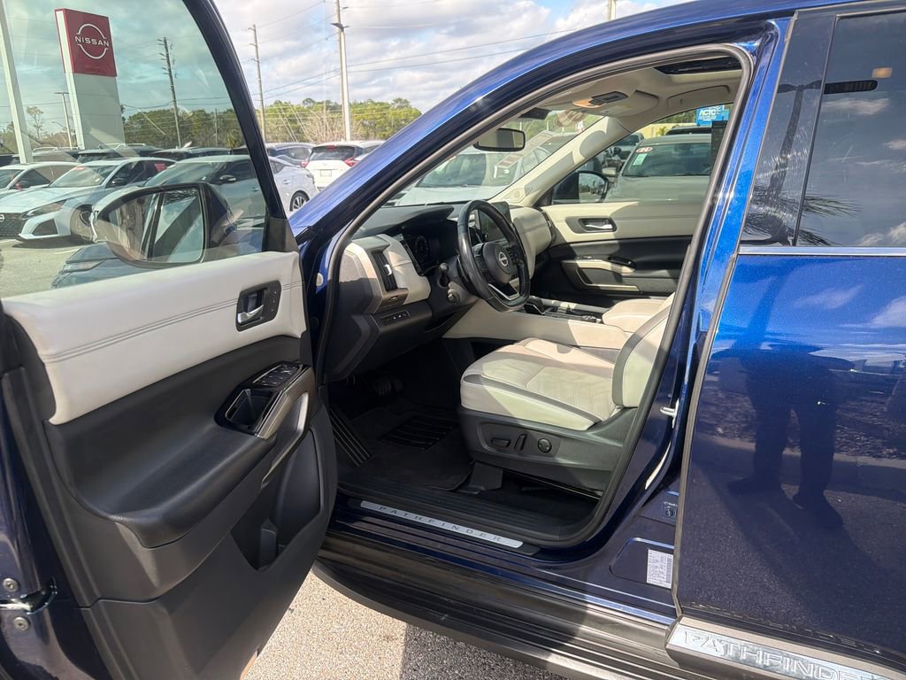 Used 2022 Nissan Pathfinder Platinum w/ Cargo Package image 15