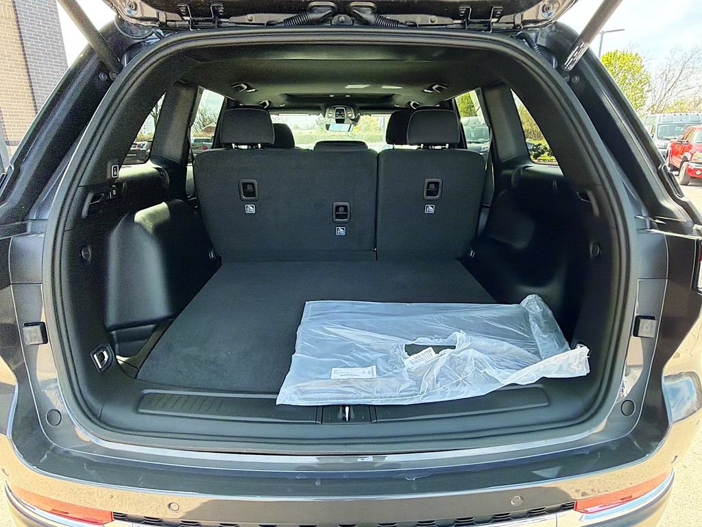 New 2026 Jeep Grand Cherokee Laredo X AWD/4WD image 12