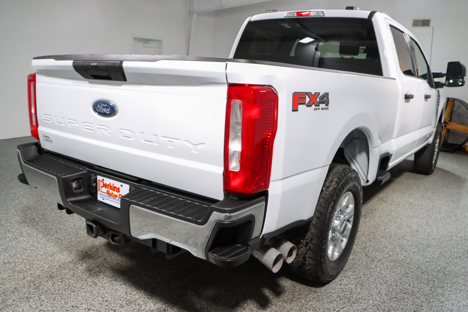 Used 2023 Ford F250 XLT w/ FX4 Off-Road Package AWD/4WD image 7