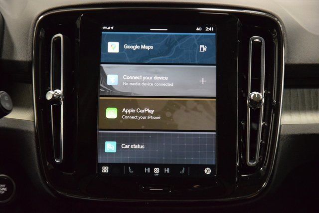 Used 2025 Volvo XC40 B5 Plus image 30