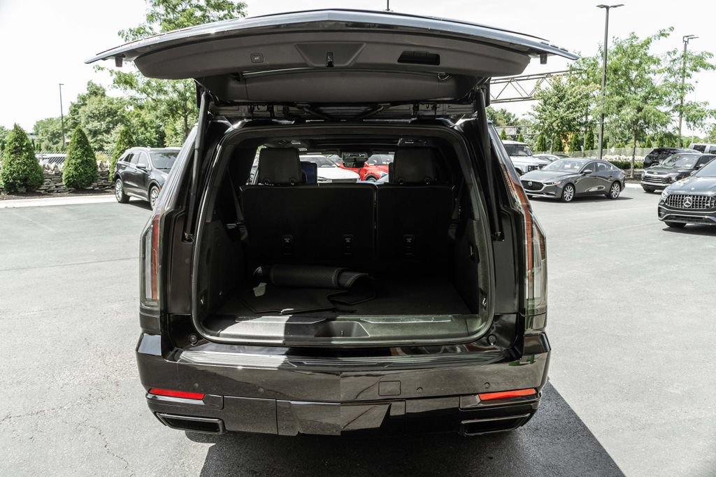 Used 2025 Cadillac Escalade ESV Sport Platinum AWD/4WD image 33