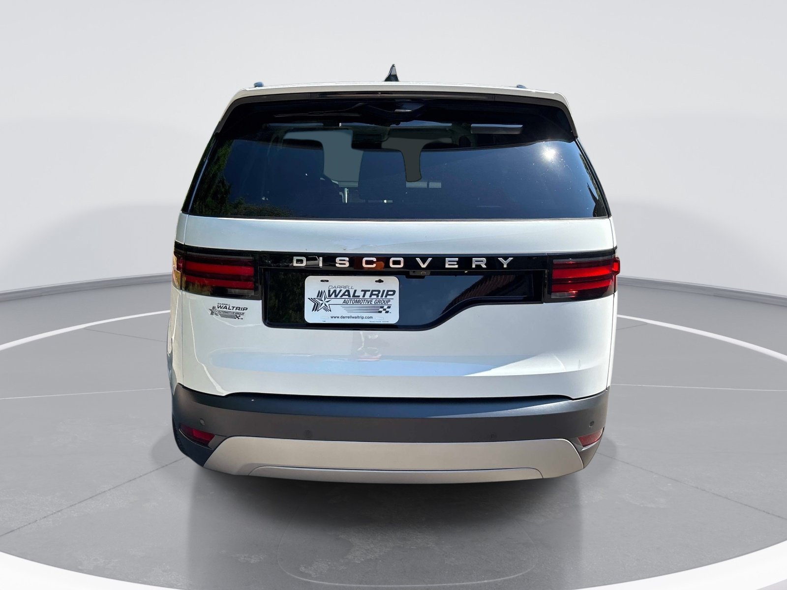 Used 2024 Land Rover Discovery S AWD/4WD image 7