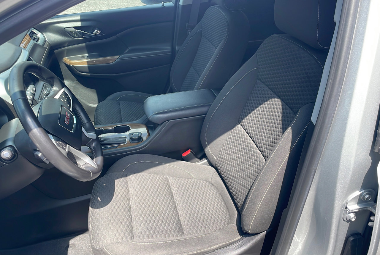 Used 2018 GMC Acadia SLE image 12