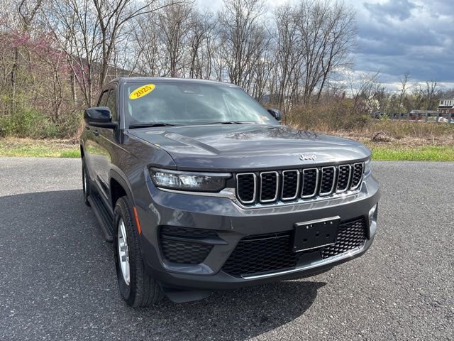 Used 2025 Jeep Grand Cherokee Laredo w/ Luxury Tech Group I image 6