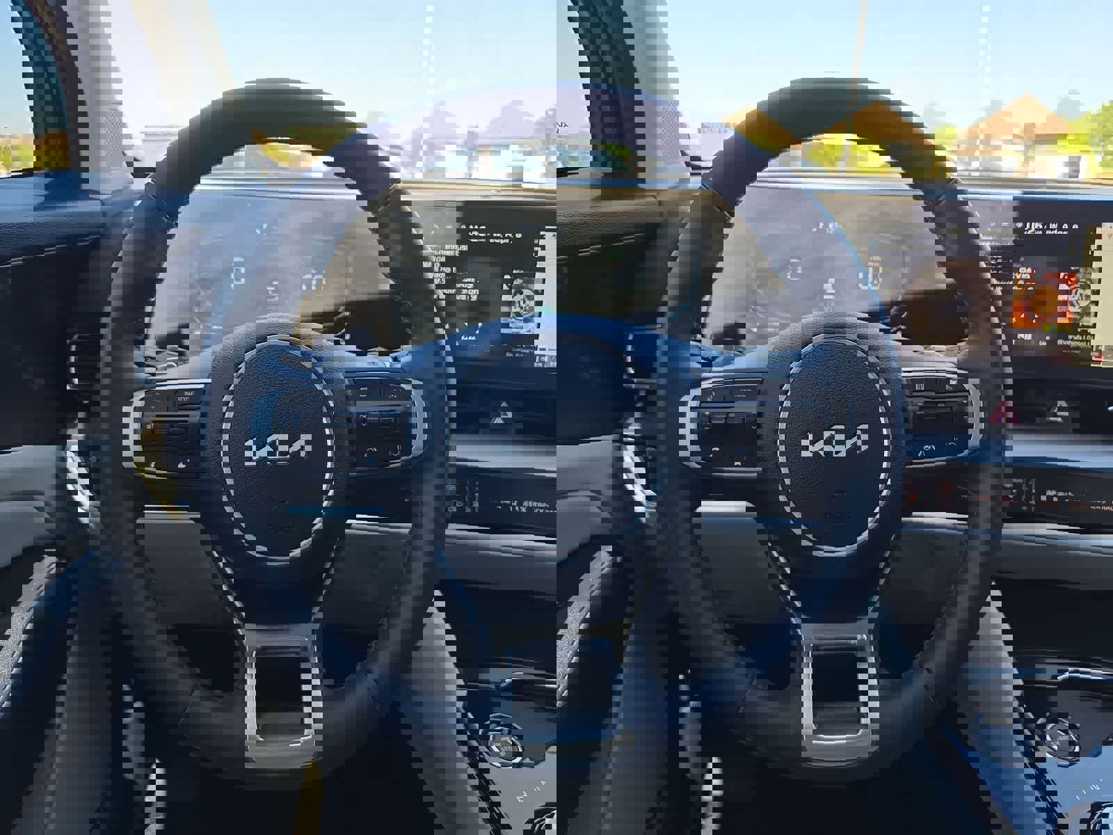 Used 2025 Kia Sportage EX image 20