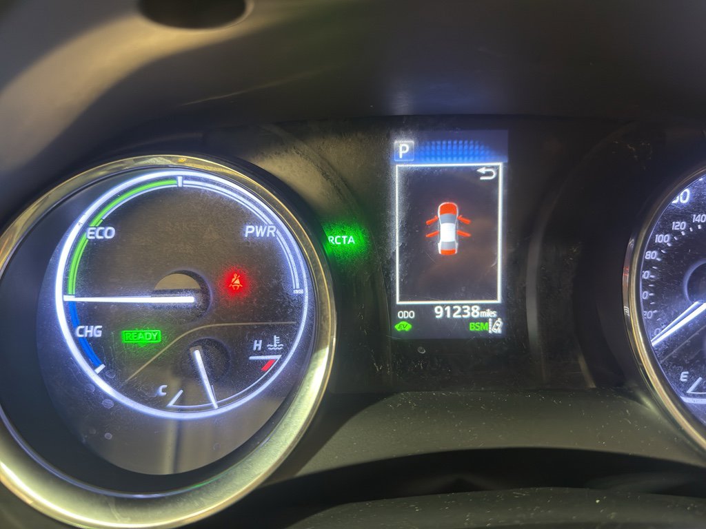 Used 2020 Toyota Camry SE w/ Sunroof Package image 18