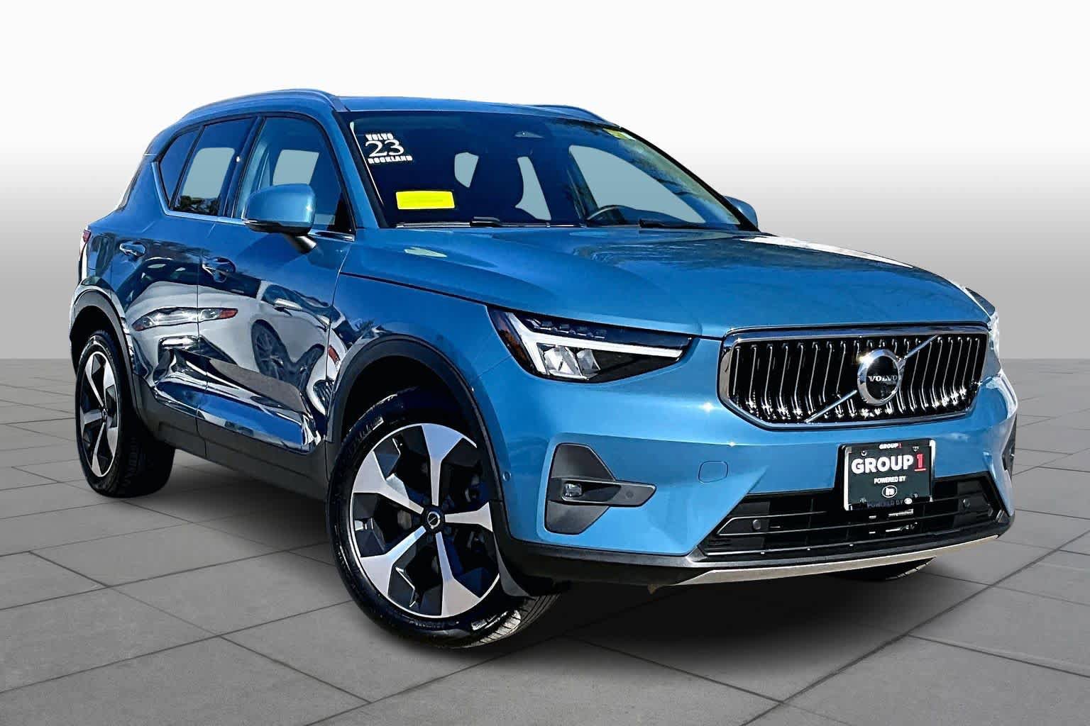 Certified 2023 Volvo XC40 B5 Plus w/ Driver Assist Package AWD/4WD image 3