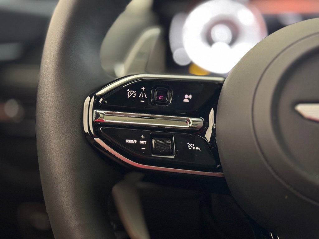 Used 2025 Aston Martin DB12 image 12