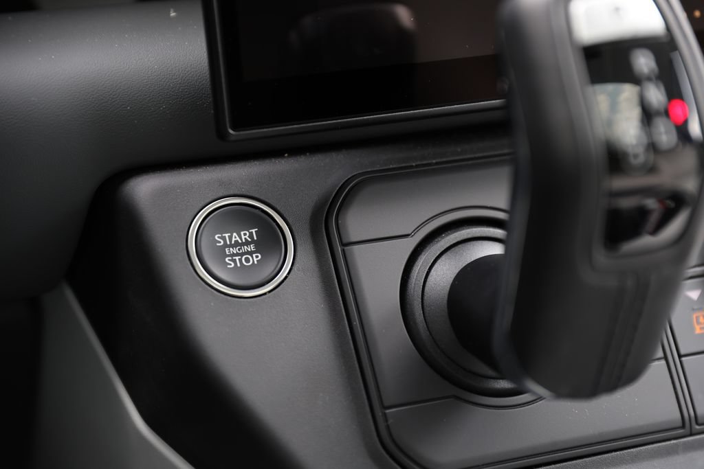 Used 2026 Land Rover Defender 130 X-Dynamic SE AWD/4WD image 19