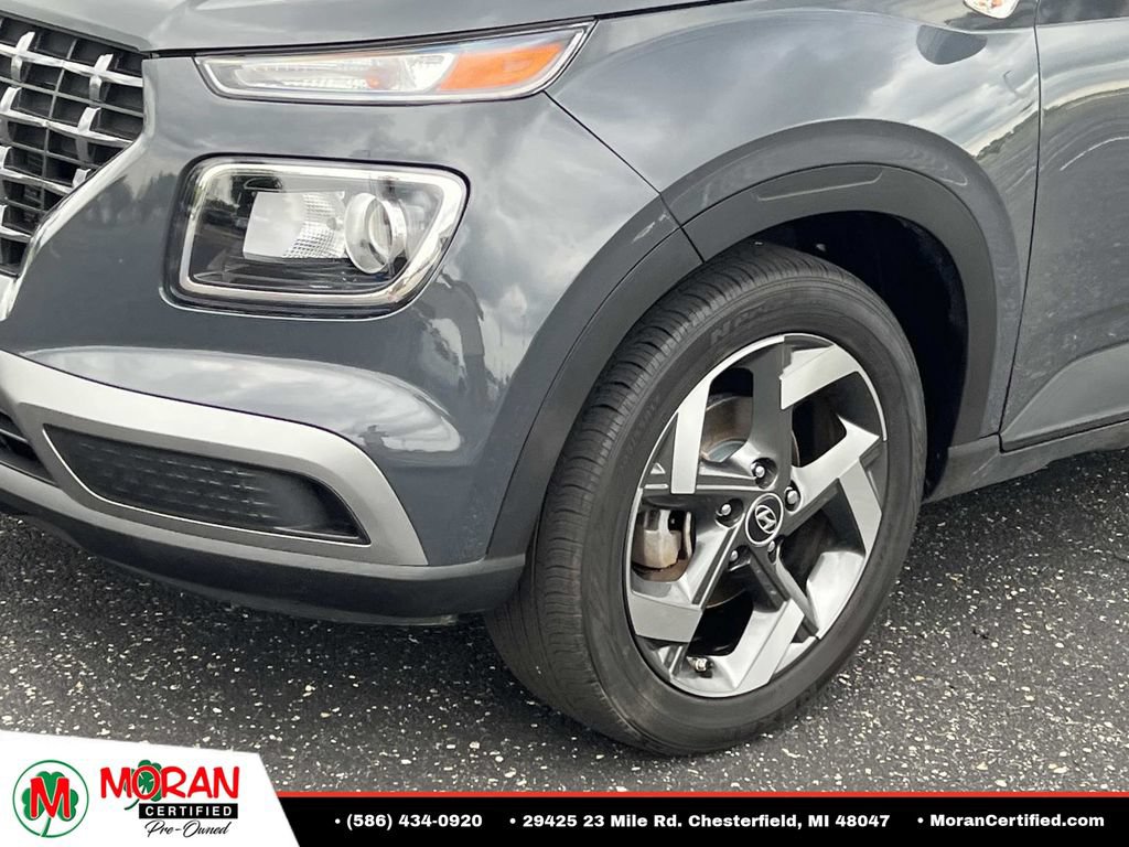 Used 2023 Hyundai Venue SEL FWD image 8