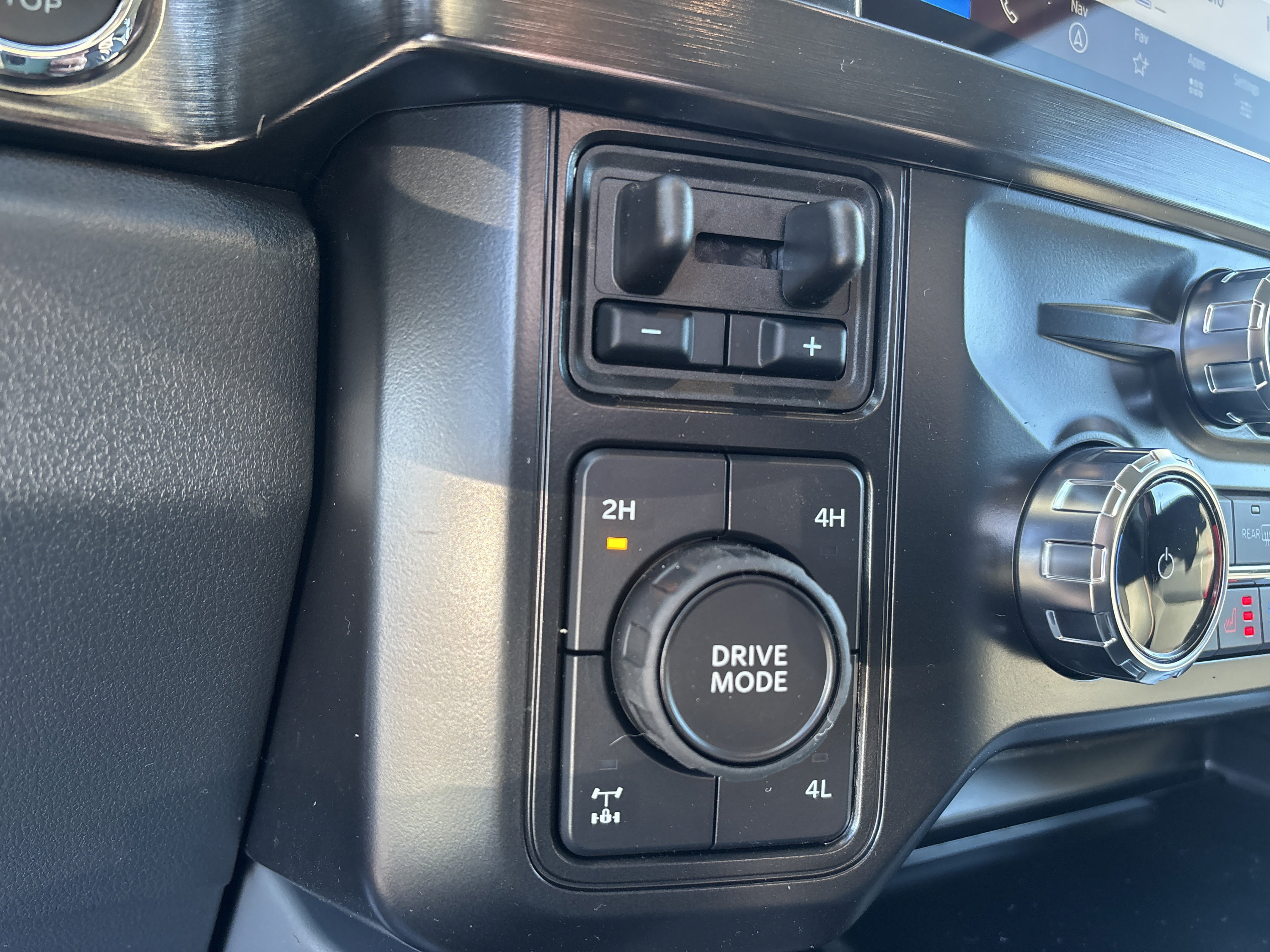 New 2027 Ford F350 Lariat w/ Lariat Premium Package AWD/4WD image 17