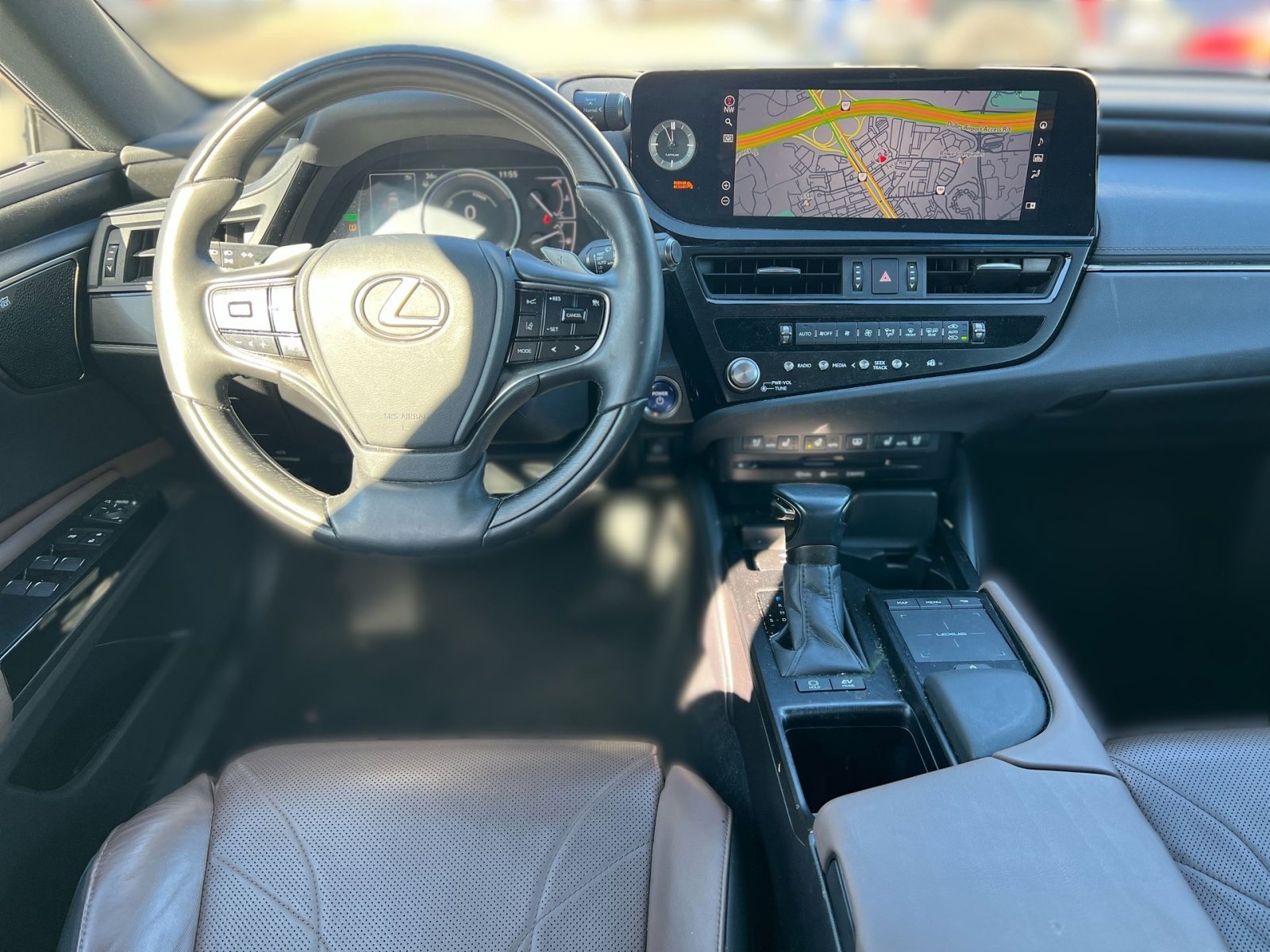 Used 2022 Lexus ES 300h w/ Luxury Package image 23