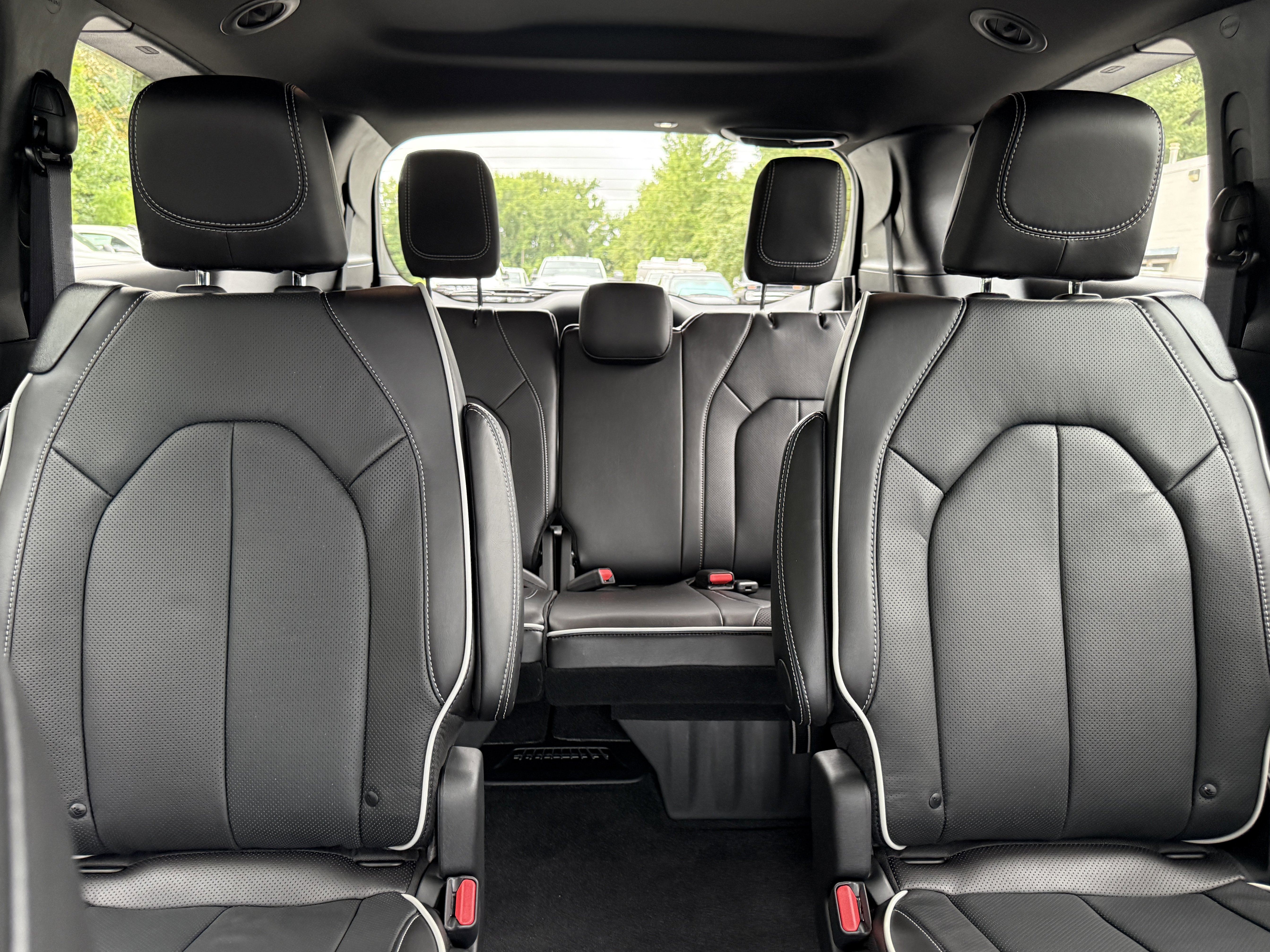 New 2026 Chrysler Pacifica Limited image 18