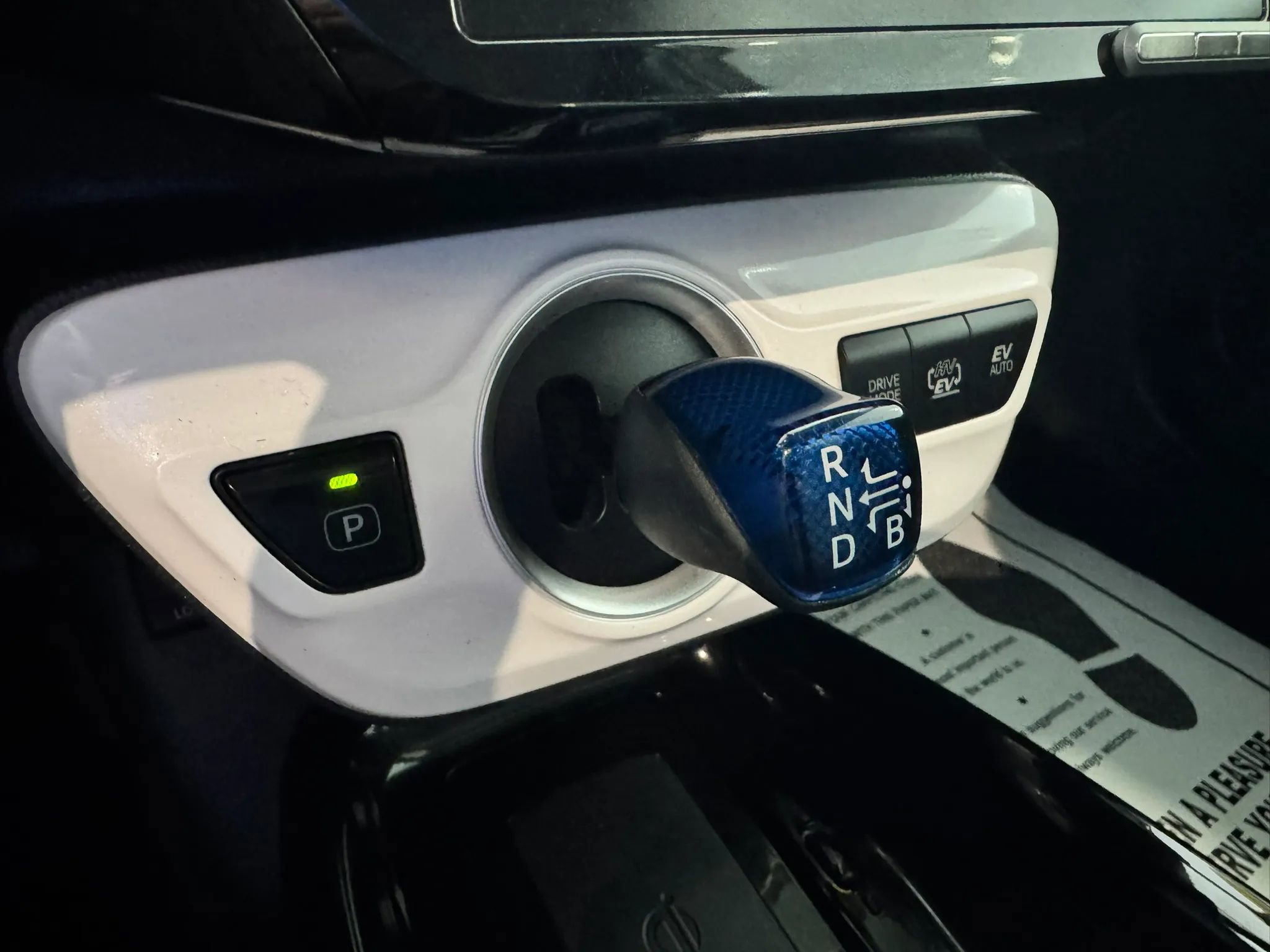 Used 2018 Toyota Prius Prime Advanced image 31