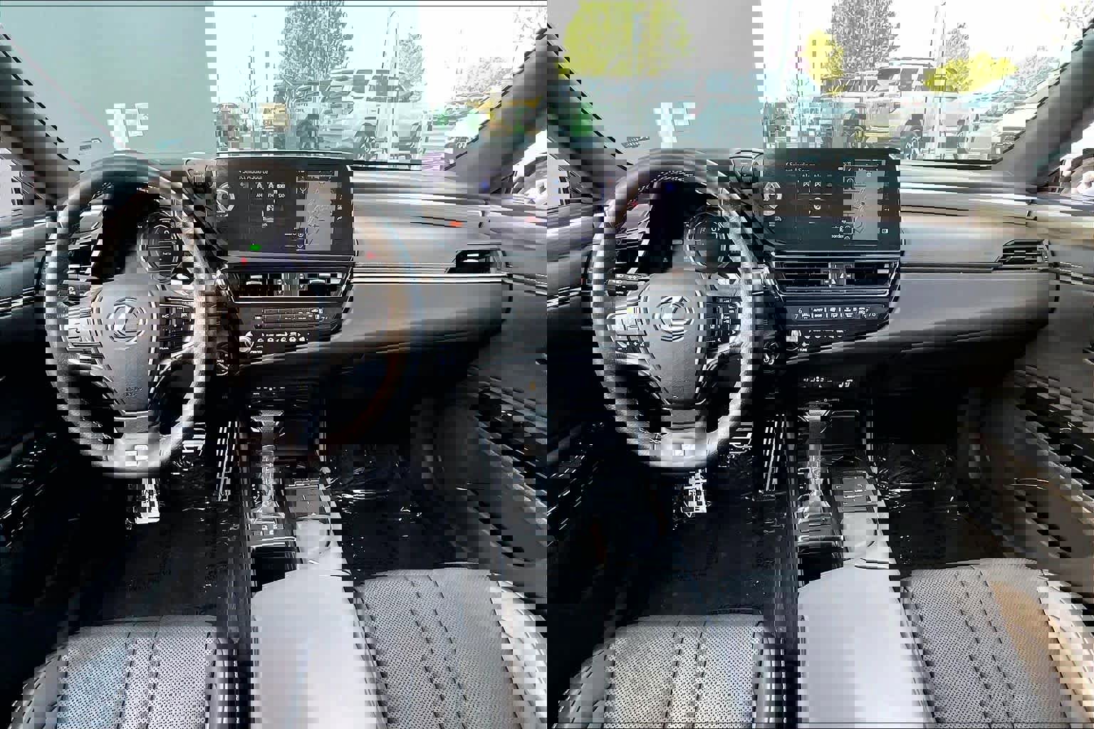 Used 2022 Lexus ES 300h F Sport w/ Accessory Package image 16