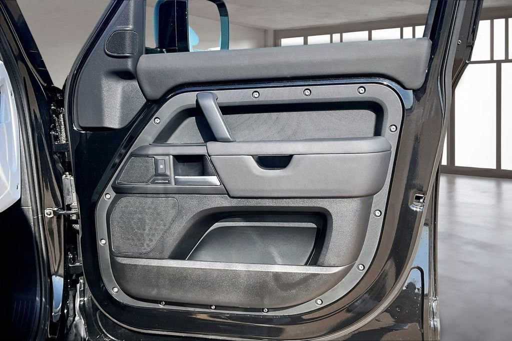 Used 2025 Land Rover Defender 110 S image 19