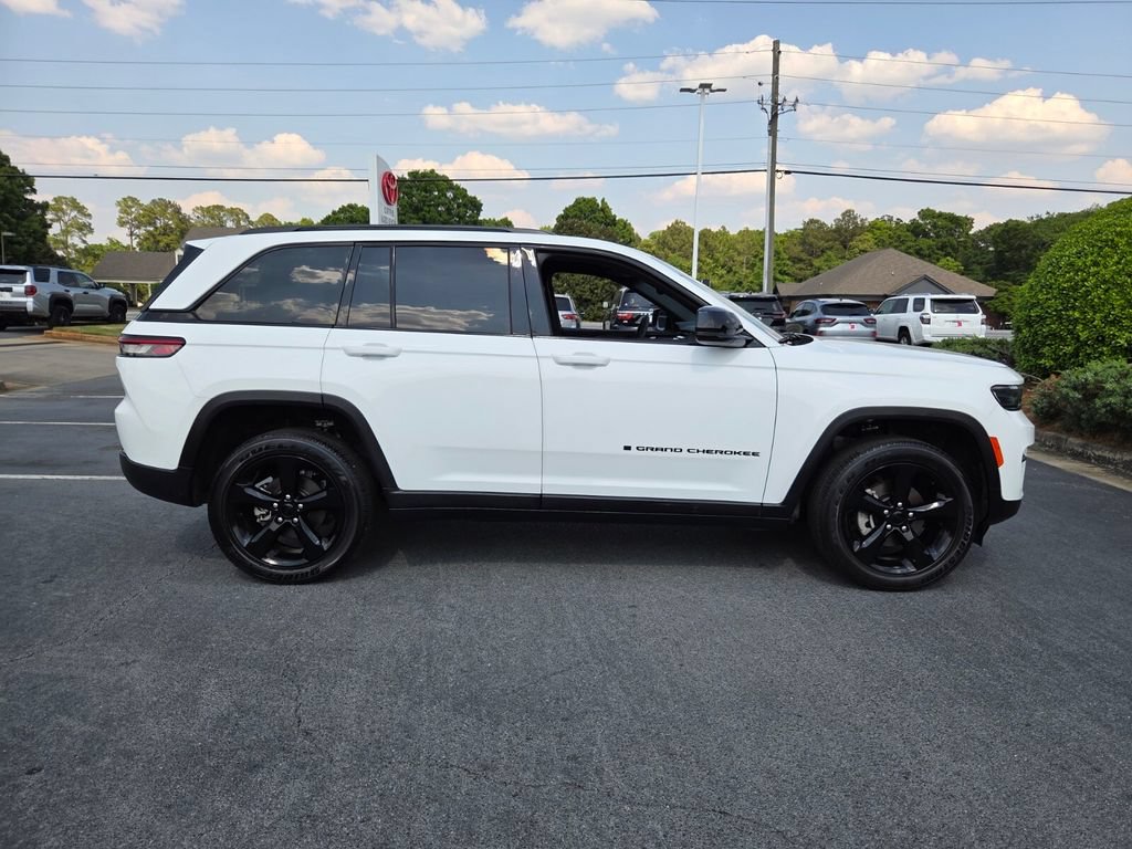 Used 2023 Jeep Grand Cherokee Altitude AWD/4WD image 13